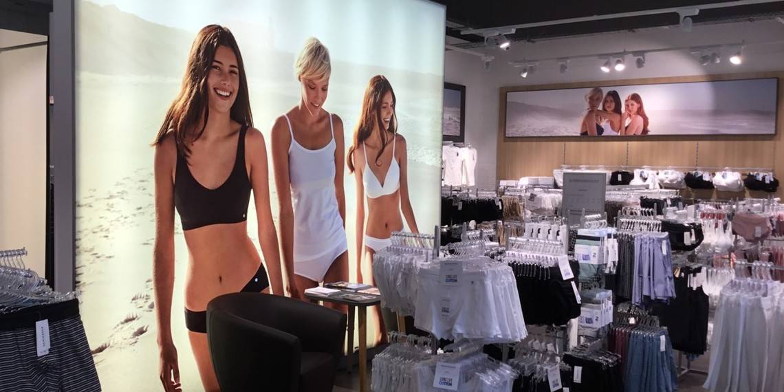 Schiesser Werbung Display Installation